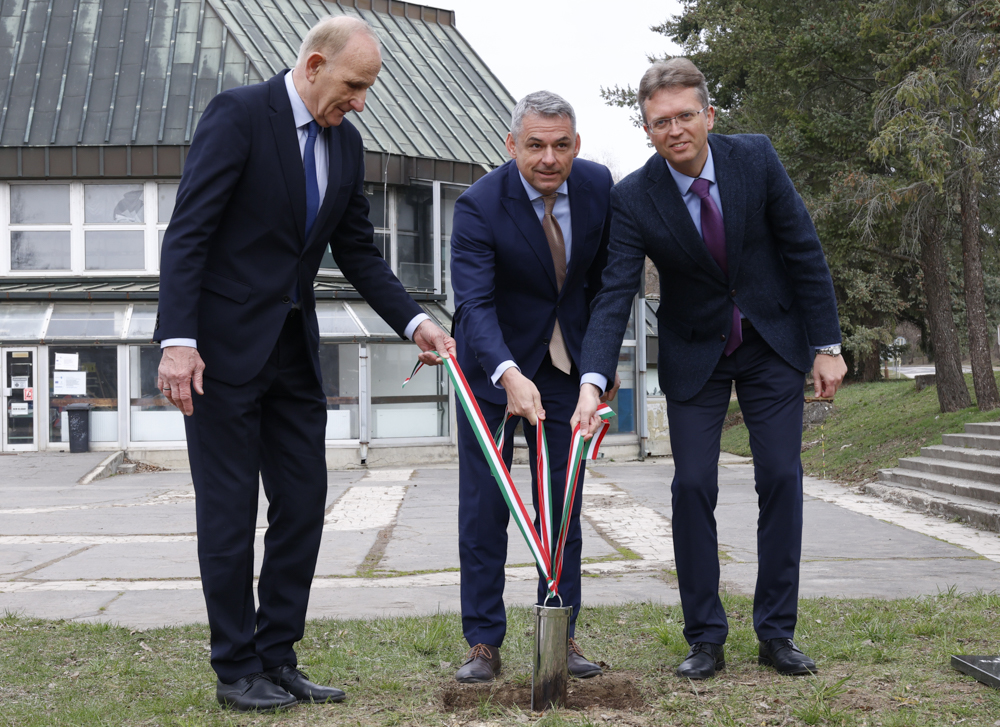 Alapjaiban újul meg a Szent István Campus sportcsarnoka